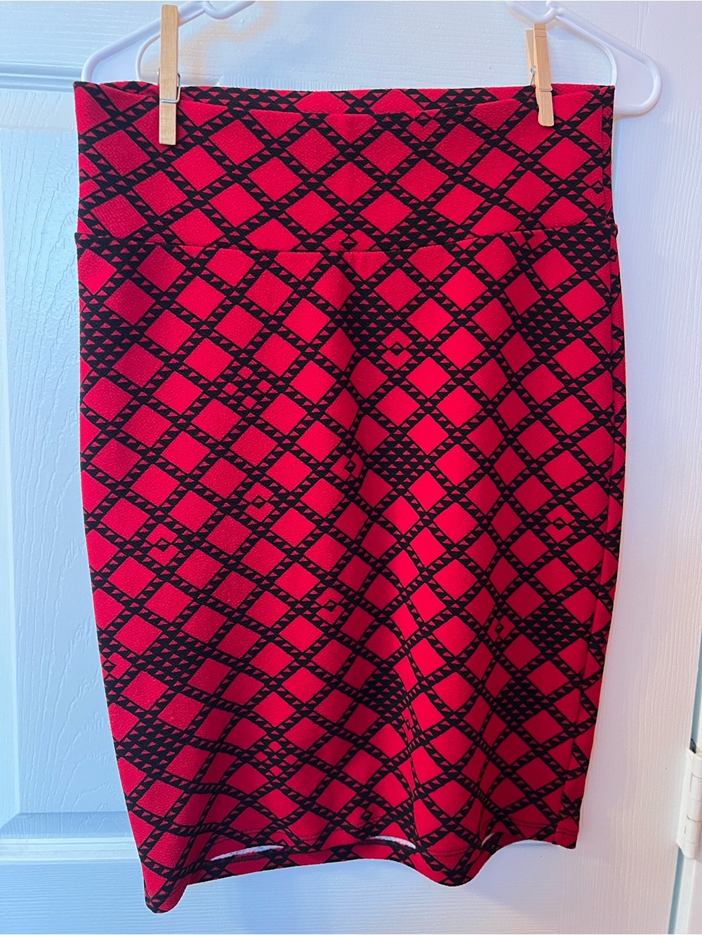 Women’s Black & Red Patterned Pencil Skirt